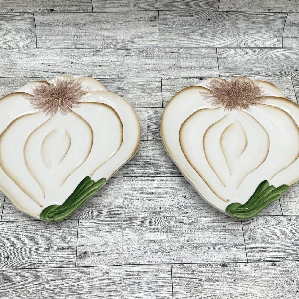 Sur La Table 8.25" Garlic Ceramic Set of 2 Luncheon Plates Made in Italy 9156/21